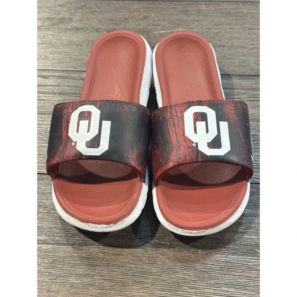Nike Benassi Solarsoft Men's Size 9 Slide Sandals Oklahoma Sooners OU Boomer